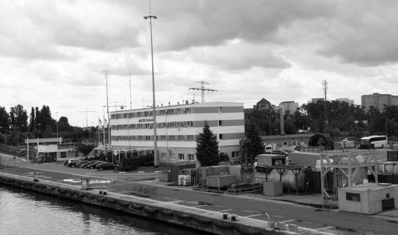 Baza lądowa z nabrzeżem przeładunkowym 